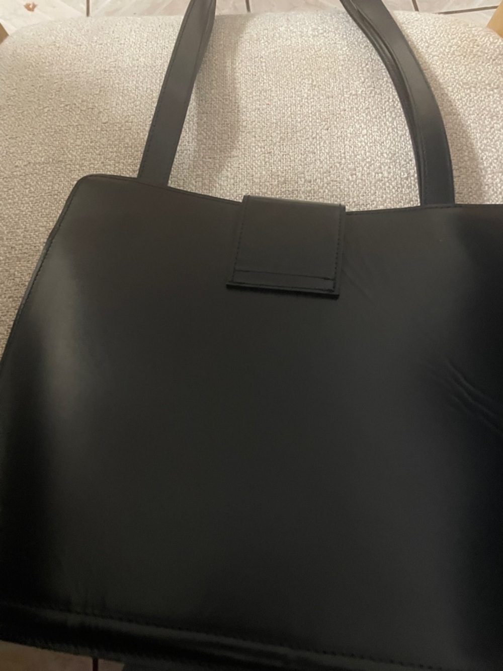 Bally Black Leather Shoulder Bag with Gold Hardware - Picture 3 of 3